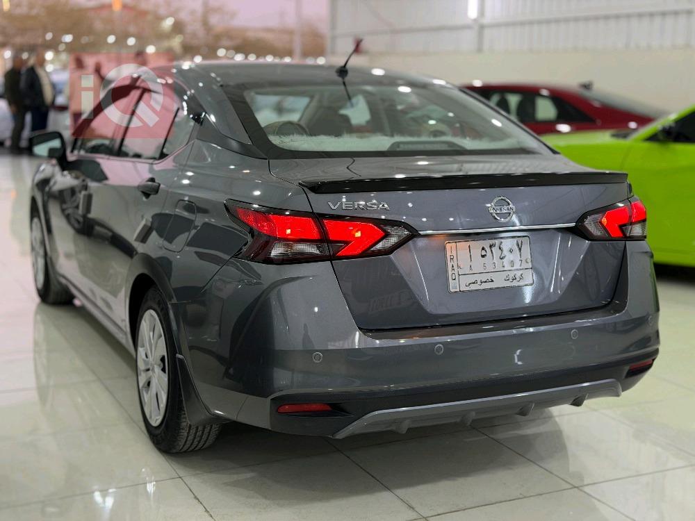 نيسان فيرسا